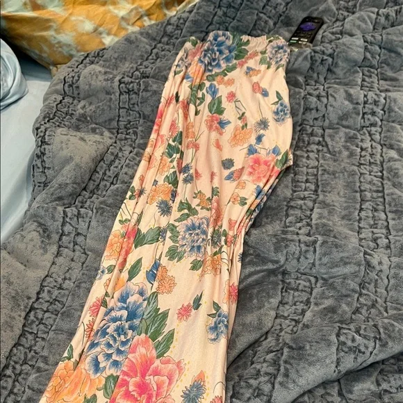 Novella Royale Multicolor Floral iris bells. Blush Geisha - Picture 4 of 8